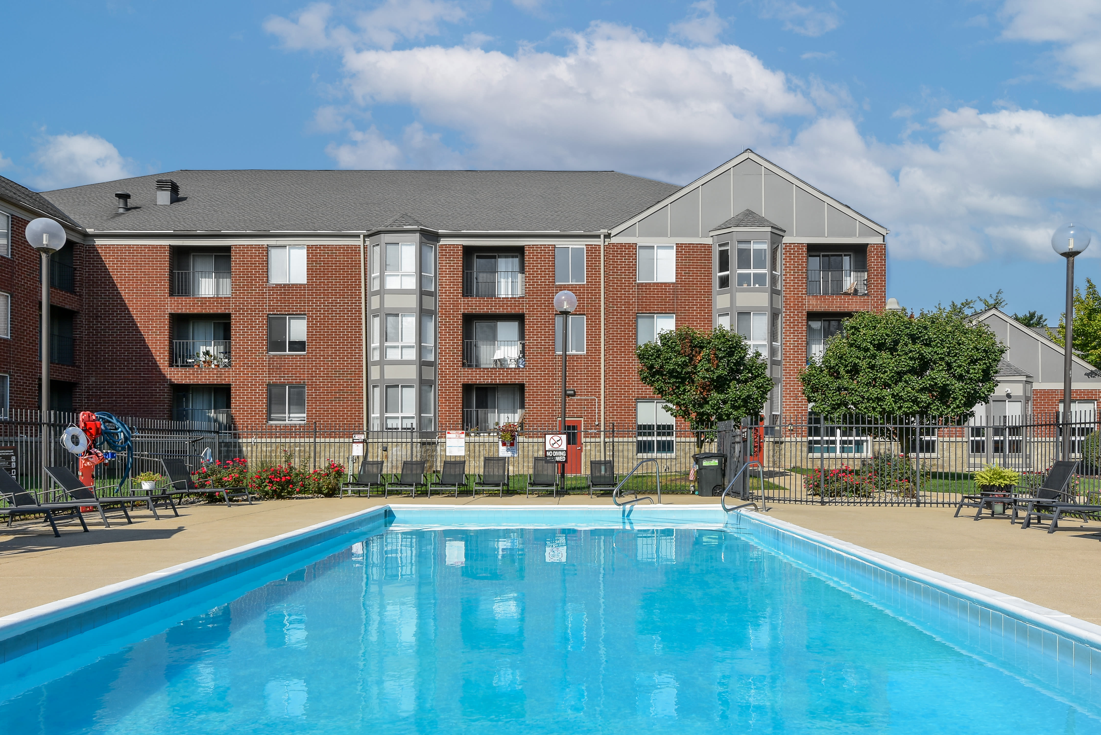 The Pointe at St. Joseph Apartment Homes 2 of 2