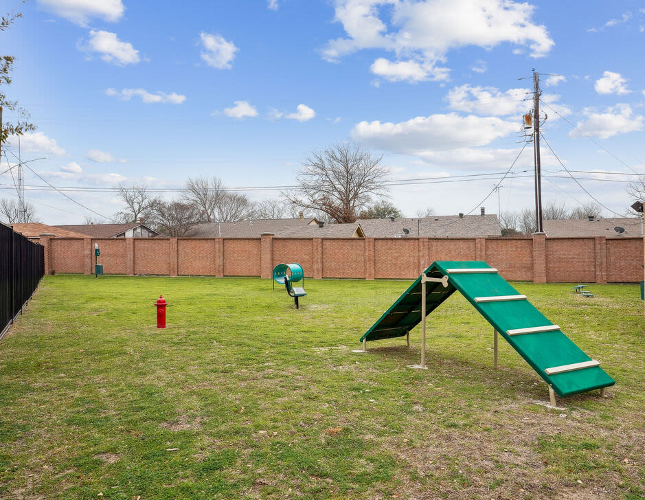 Dog park at Mission Eagle Pointe in Allen, Texas, 