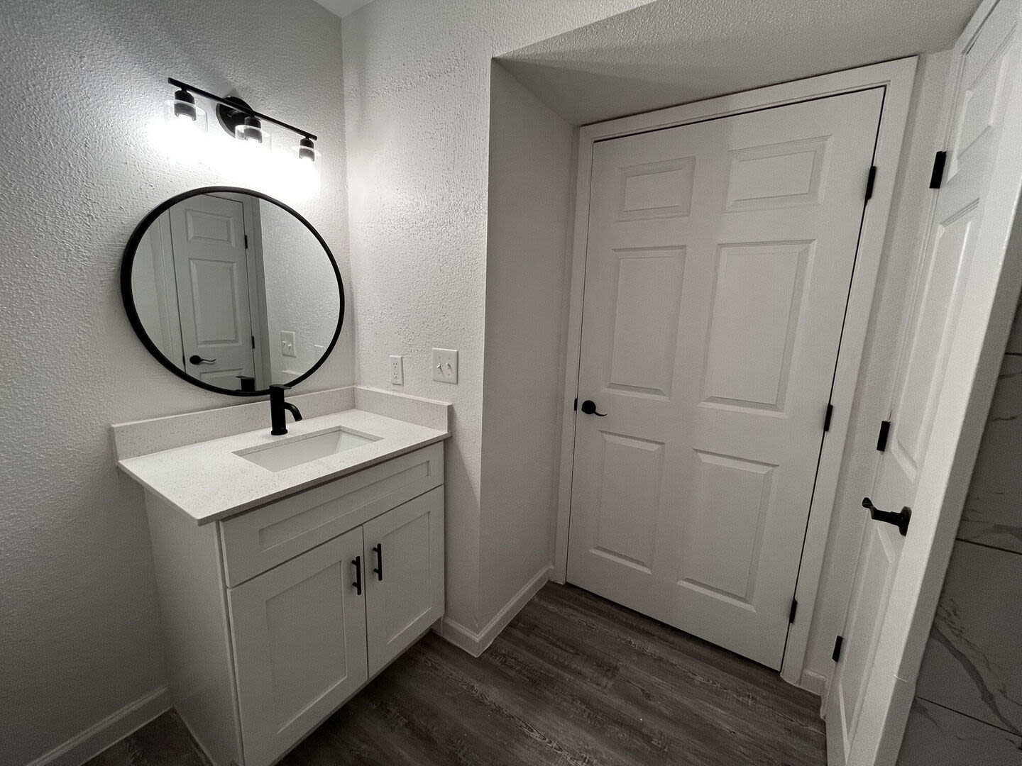 Bathroom with mirror, tub and storage space at Grapeland Apartments in Grapeland, Texas