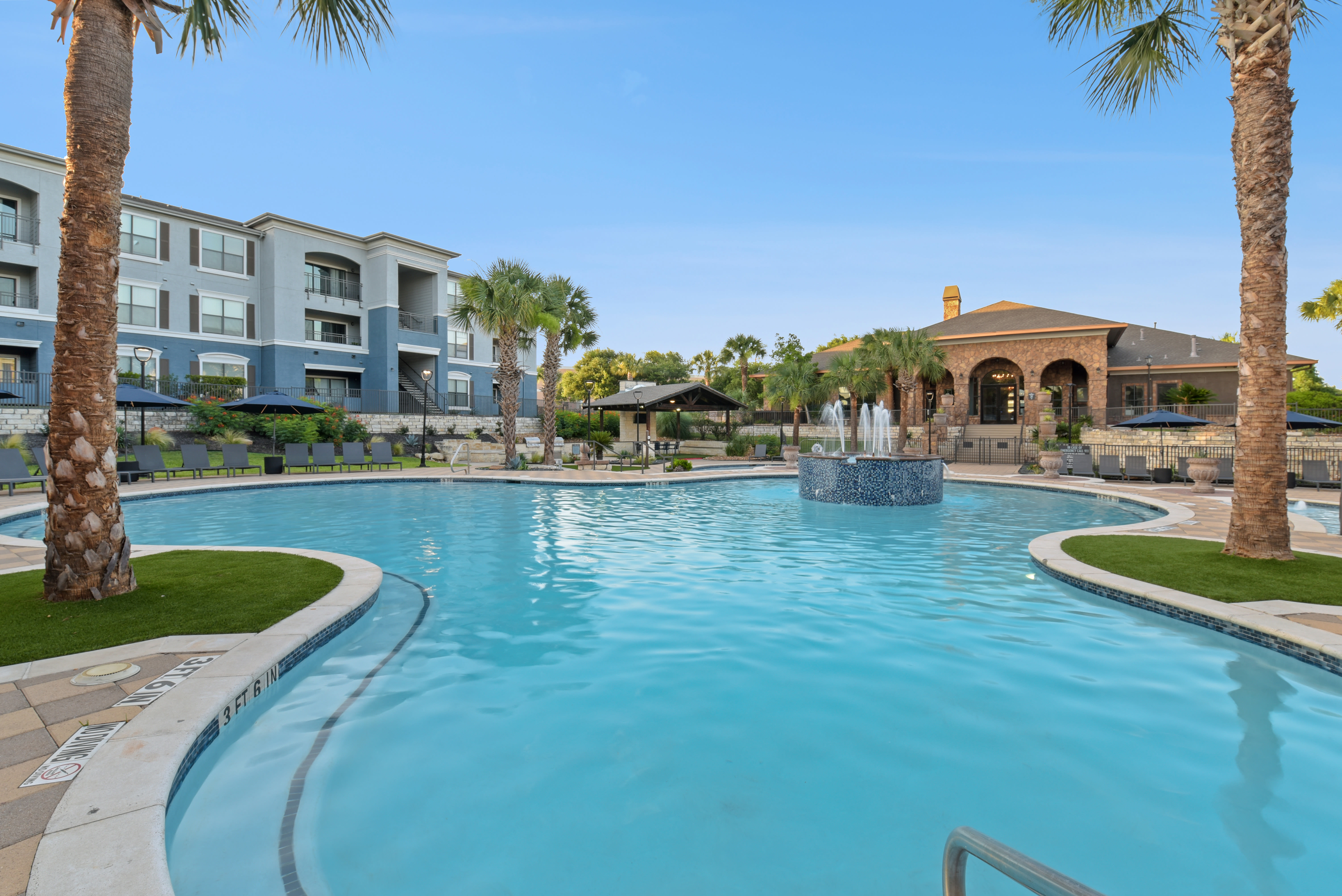 Pool at Lyra (4 of 6)