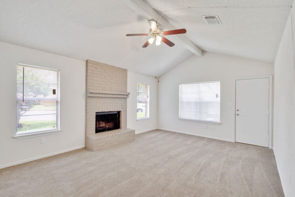 Light-filled roomswith modern features at Blue Bell Village One in Houston,Texas