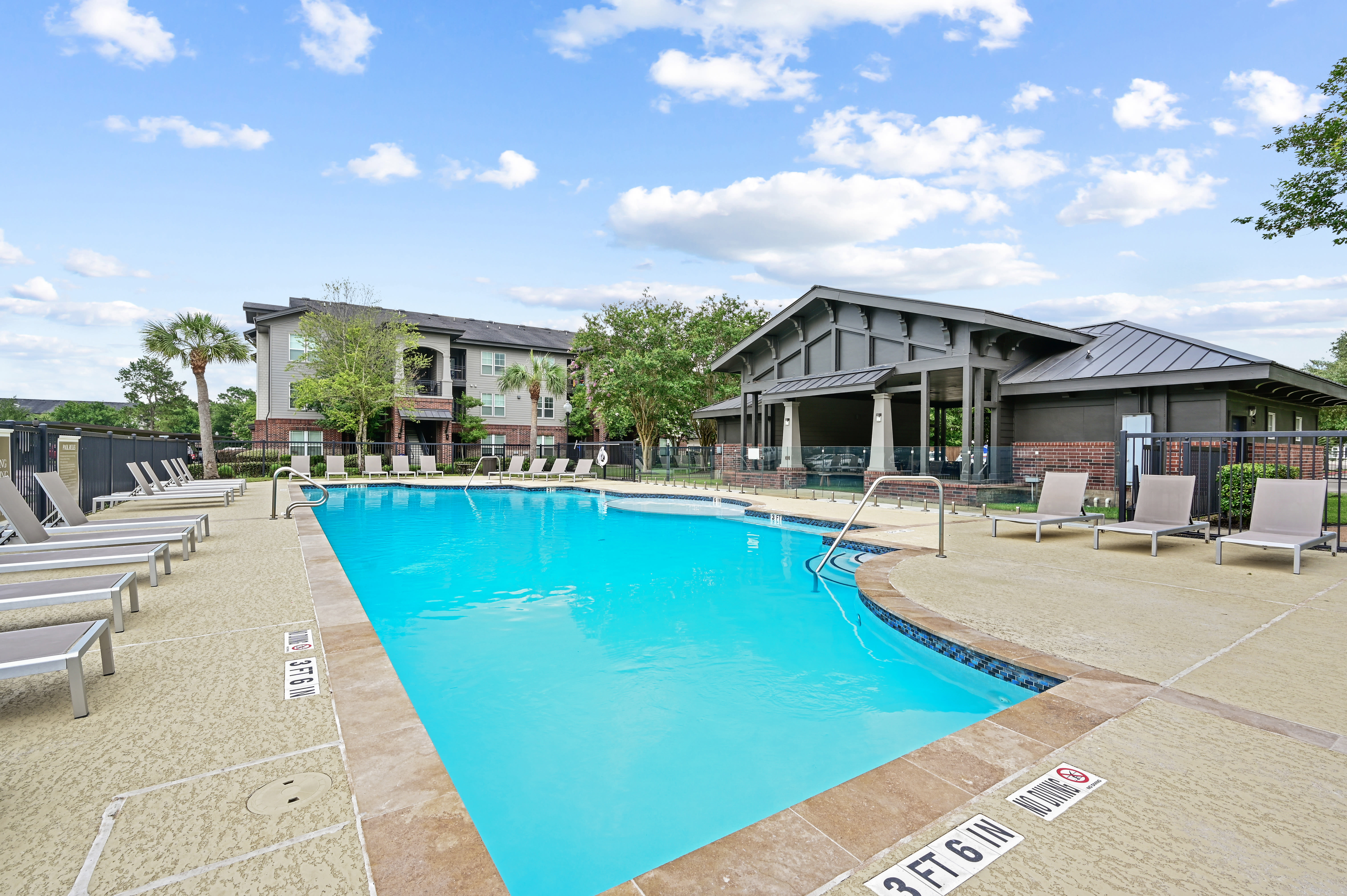 Pool at Beacon Lakes (5 of 6)