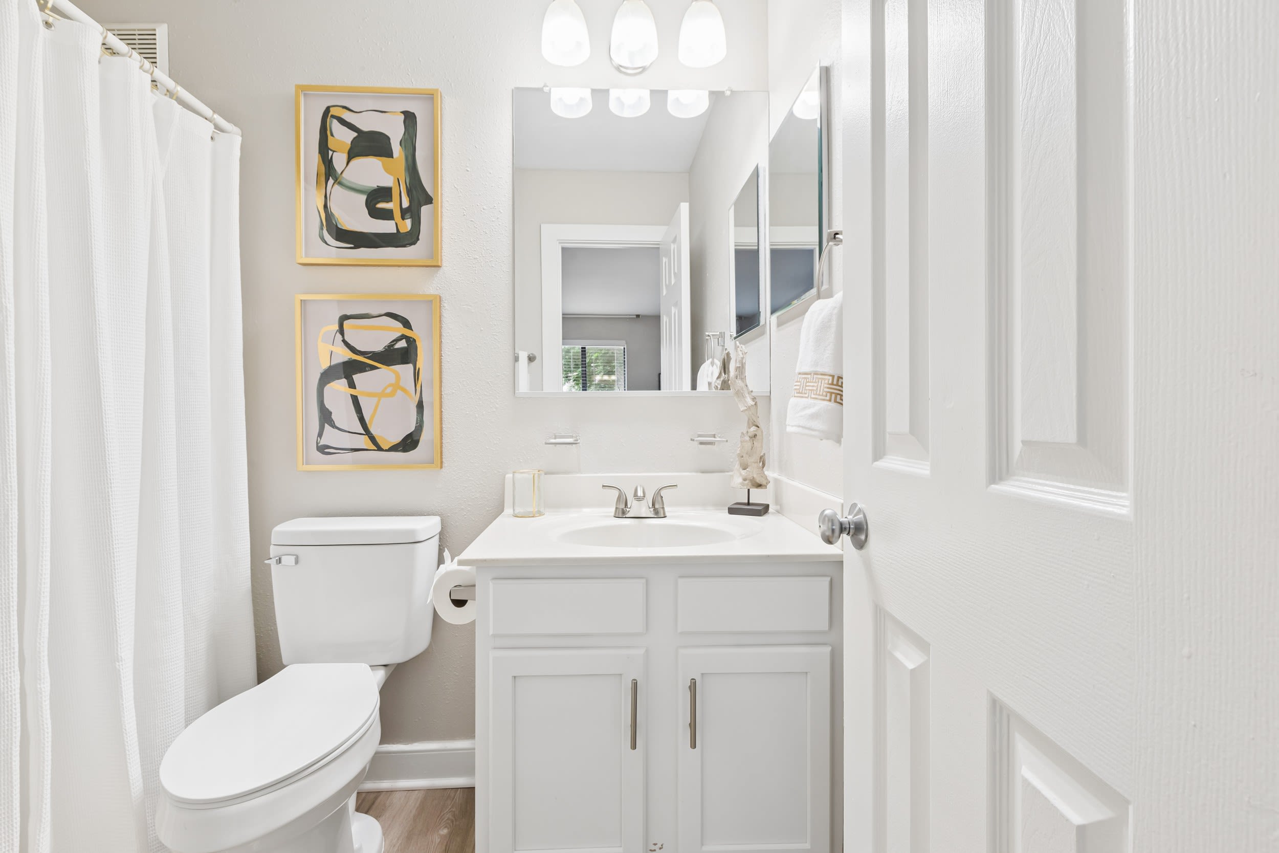Bathroom with large mirror at Reserve South in Richmond, Virginia