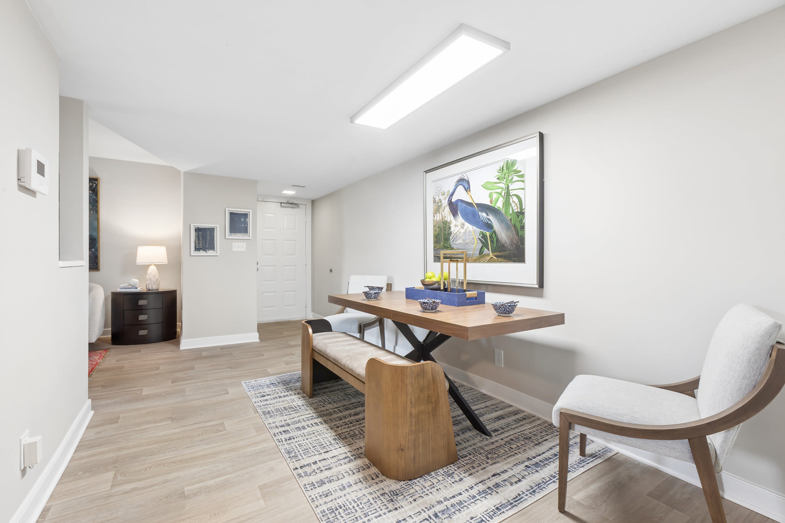 https://g5-assets-cld-res.cloudinary.com/image/upload/v1787604458/g5/g5-c-igo6wti6-pegasus-residential/g5-cl-1q35x93v29-pegasus-residential-richmond-va/uploads/reserve-south-apartments-hioaks-va-renovated-apartment-renovated-dining-area