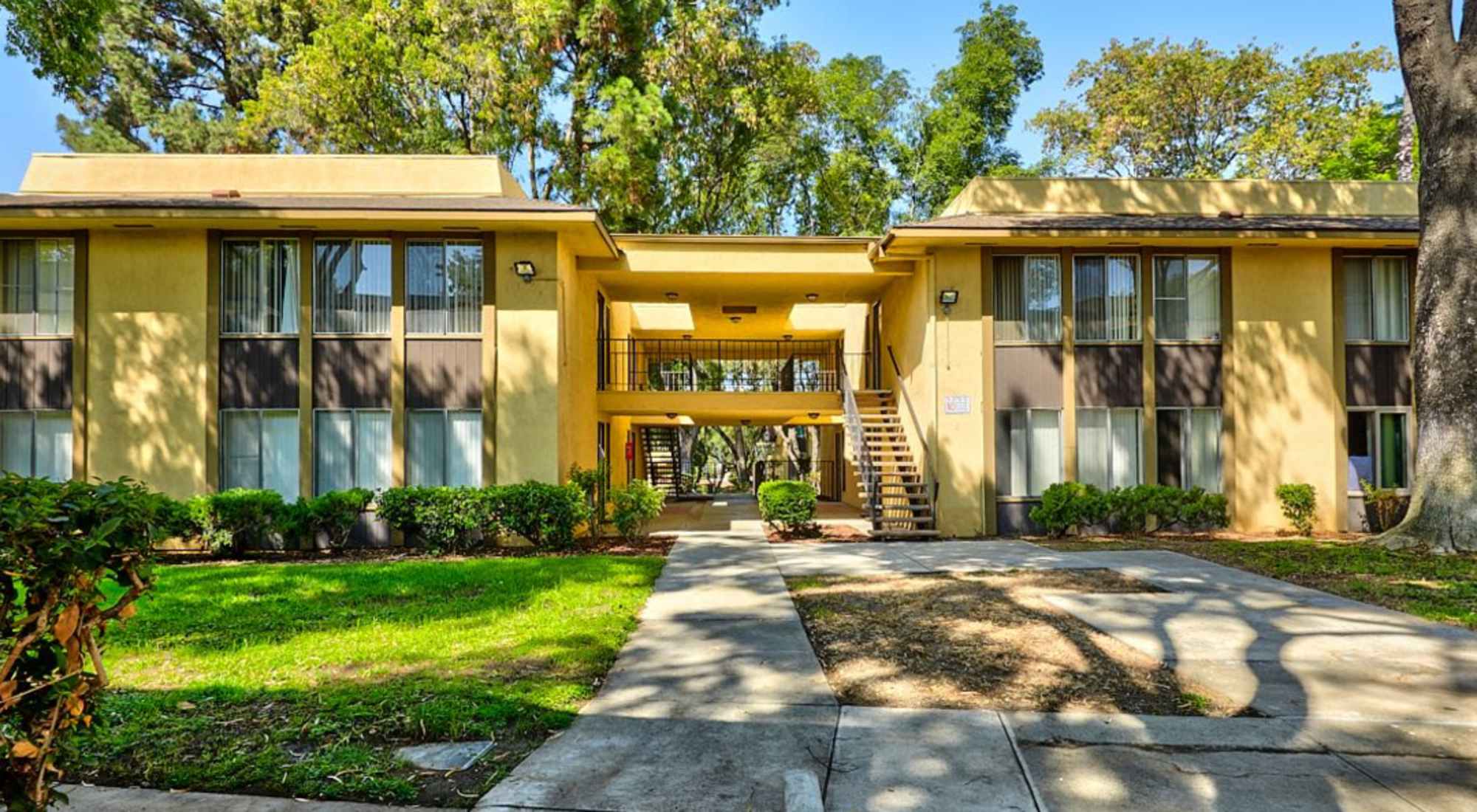 Apartment building photo of Las Lomas Gardens in La Habra, CA