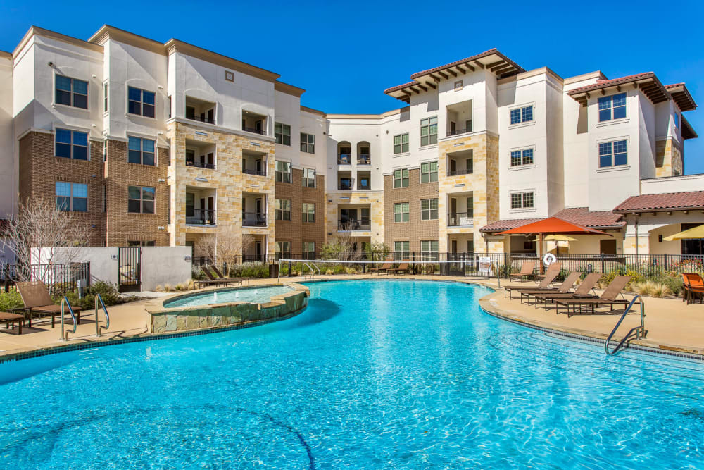 Villas at the Rim offers a Luxury Swimming Pool in San Antonio, Texas