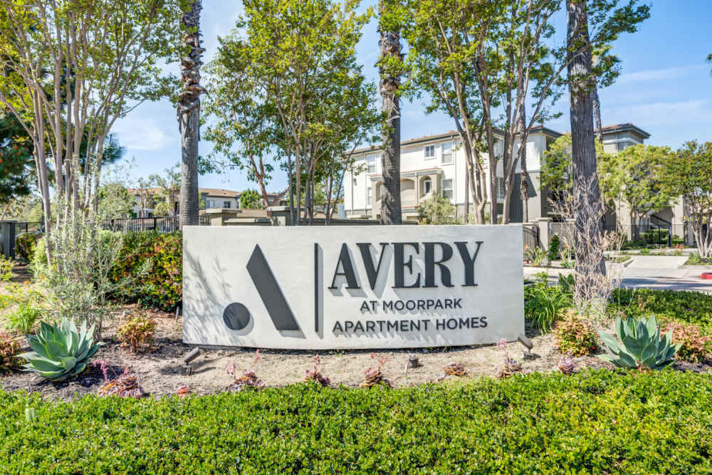 Community monument sign welcoming residents and guests to their new homes at Avery at Moorpark in Moorpark, California