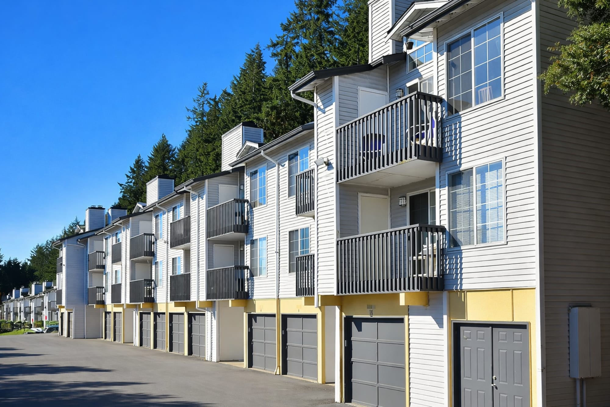Building exterior at Wellington Apartments in Silverdale, Washington