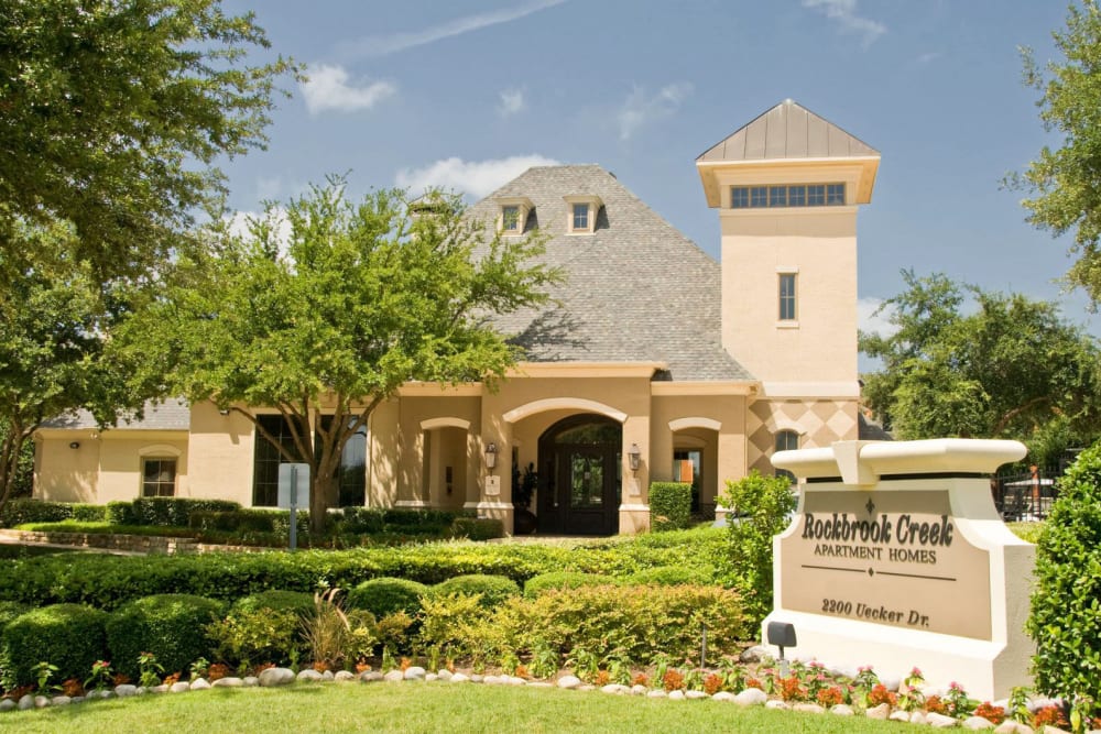Our sign welcoming residents and their guests to Rockbrook Creek in Lewisville, Texas