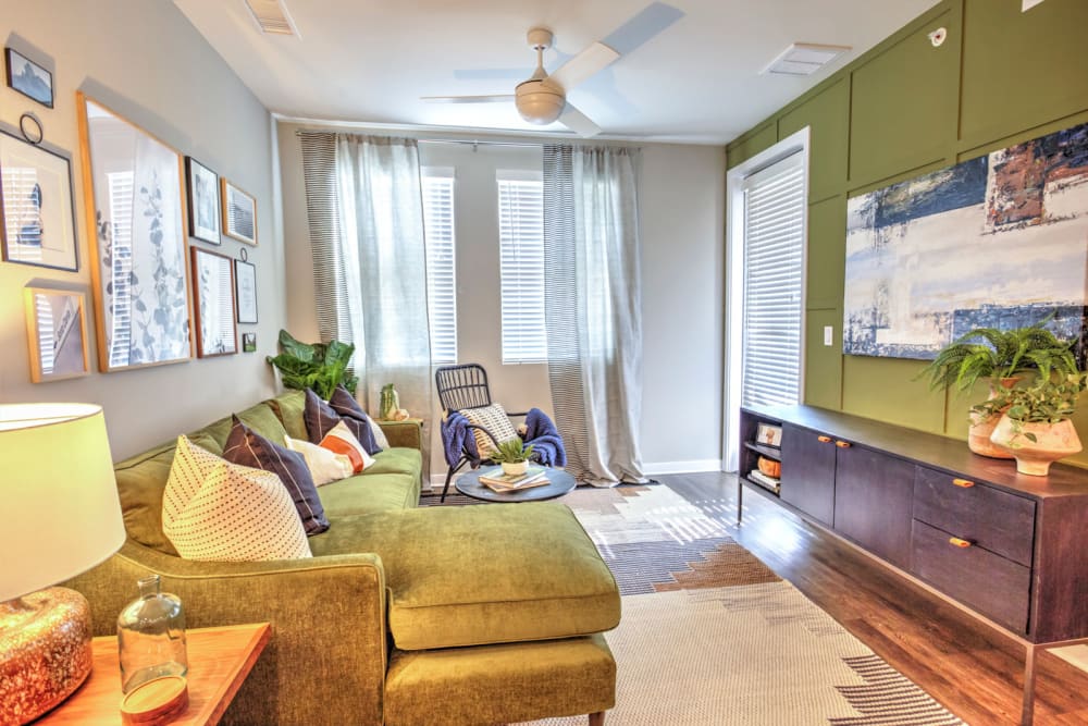 Well decorated living room at Array Vista Canyon in Santa Clarita, California