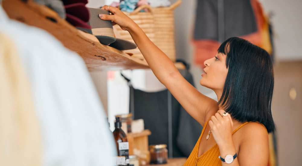 Resident woman shopping near Kennington Apartments in Arlington, Texas