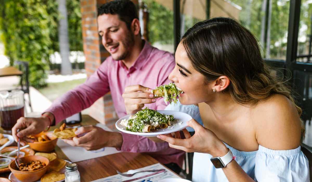 Friends having lunch near Riverwood Apartments in Mount Pleasant, South Carolina