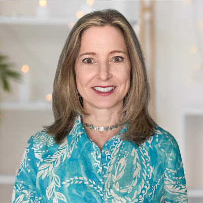 Tracy Hugenroth, Director of Sales at Glenncrest at Siegen in Baton Rouge, Louisiana