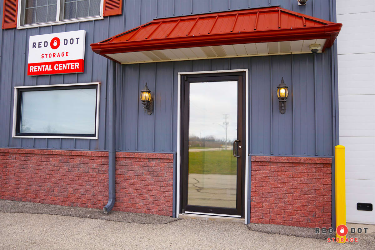 Exterior of a Red Dot Storage in Zion, Illinois property leasing office