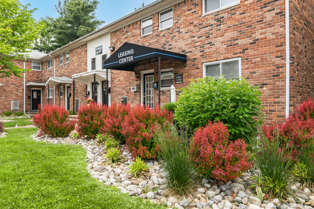 Exterior view of leasing center at Tanglewood Terrace Apartment Homes in Piscataway, New Jersey