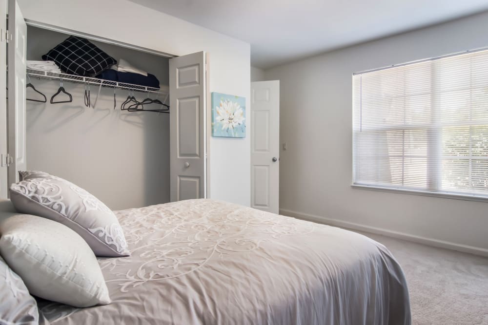 Extra bedroom in Akron, Ohio at Cascade Falls Apartments