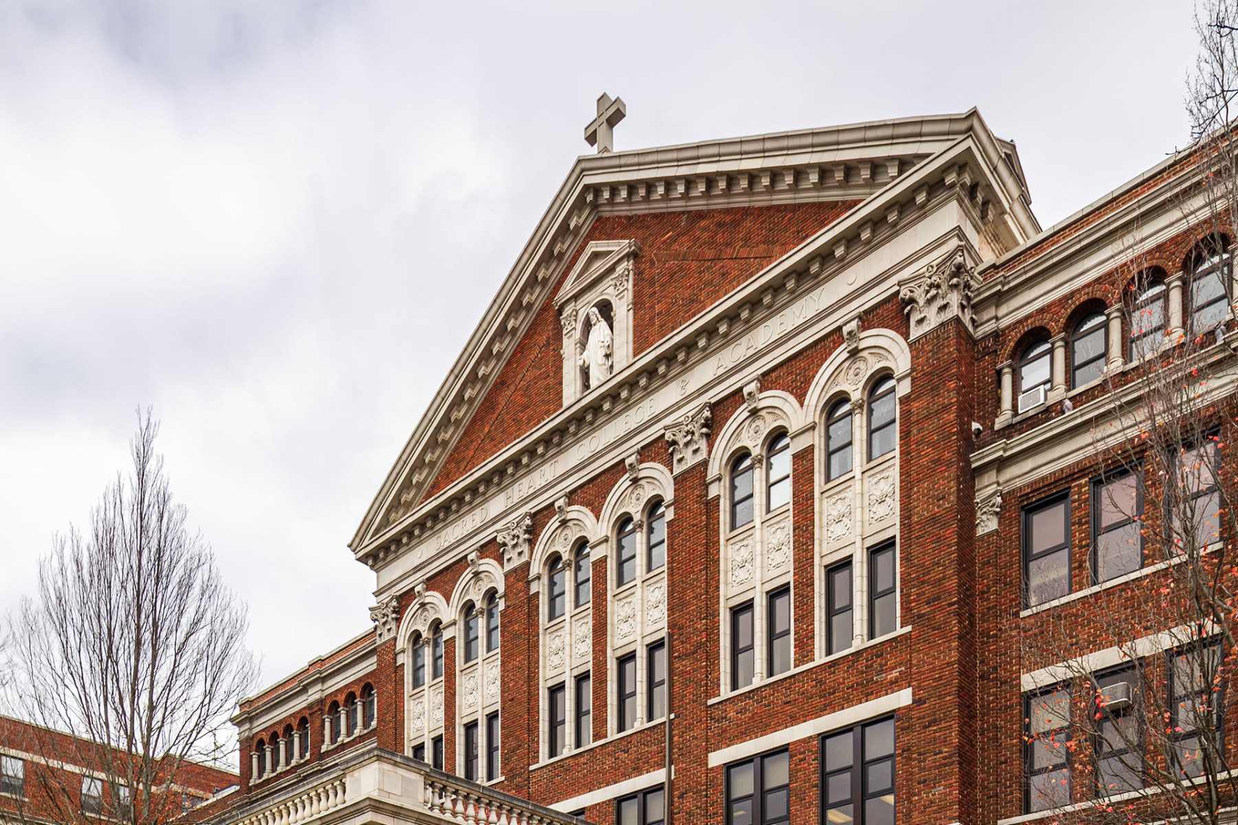 Exterior building at Academy Manor in Grand Rapids, Michigan