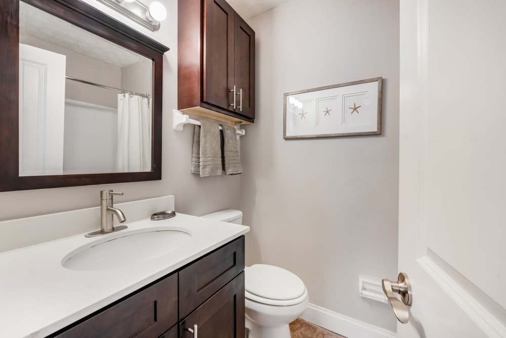 Bathroom with white vanity countertop at Fox and Hounds Apartments in Columbus, Ohio