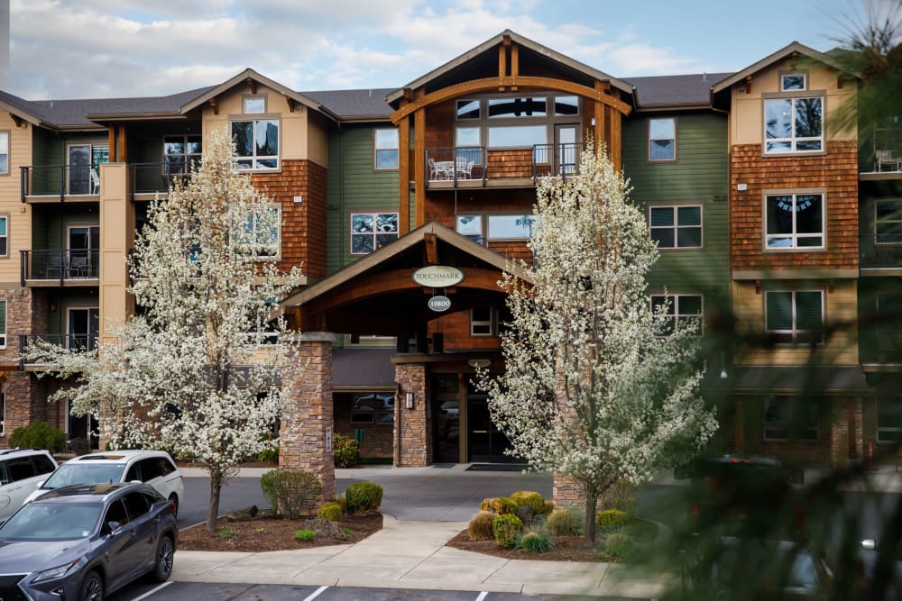 The building exterior and main entrance at Touchmark at Mount Bachelor Village in Bend, Oregon
