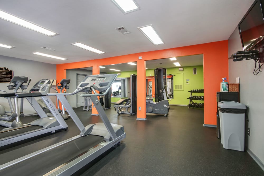 Modern fitness center at Summerfield Apartment Homes in Harvey, Louisiana