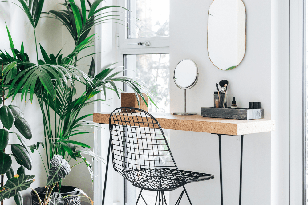 Study table and a large indoor plant at Ravello 192 in Elkhorn, Nebraska