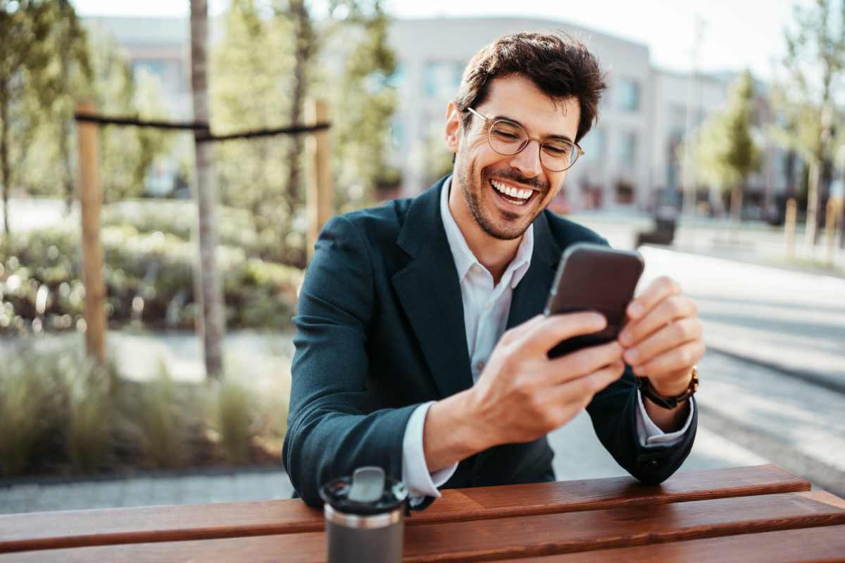 Resident applying at Lakewood Crossing in Granbury, Texas