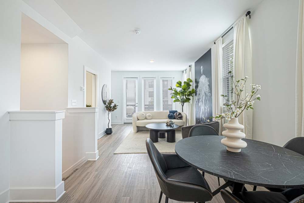 Dining area at Saylor at Southside Trail in Atlanta, Georgia