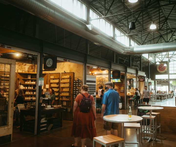 Friends shopping close to Benton in Dallas, Texas