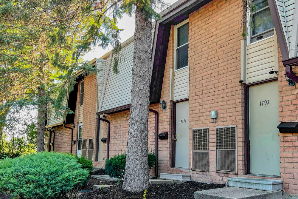 Front view of an apartment at Heatherwood Terrace in Mansfield, Ohio