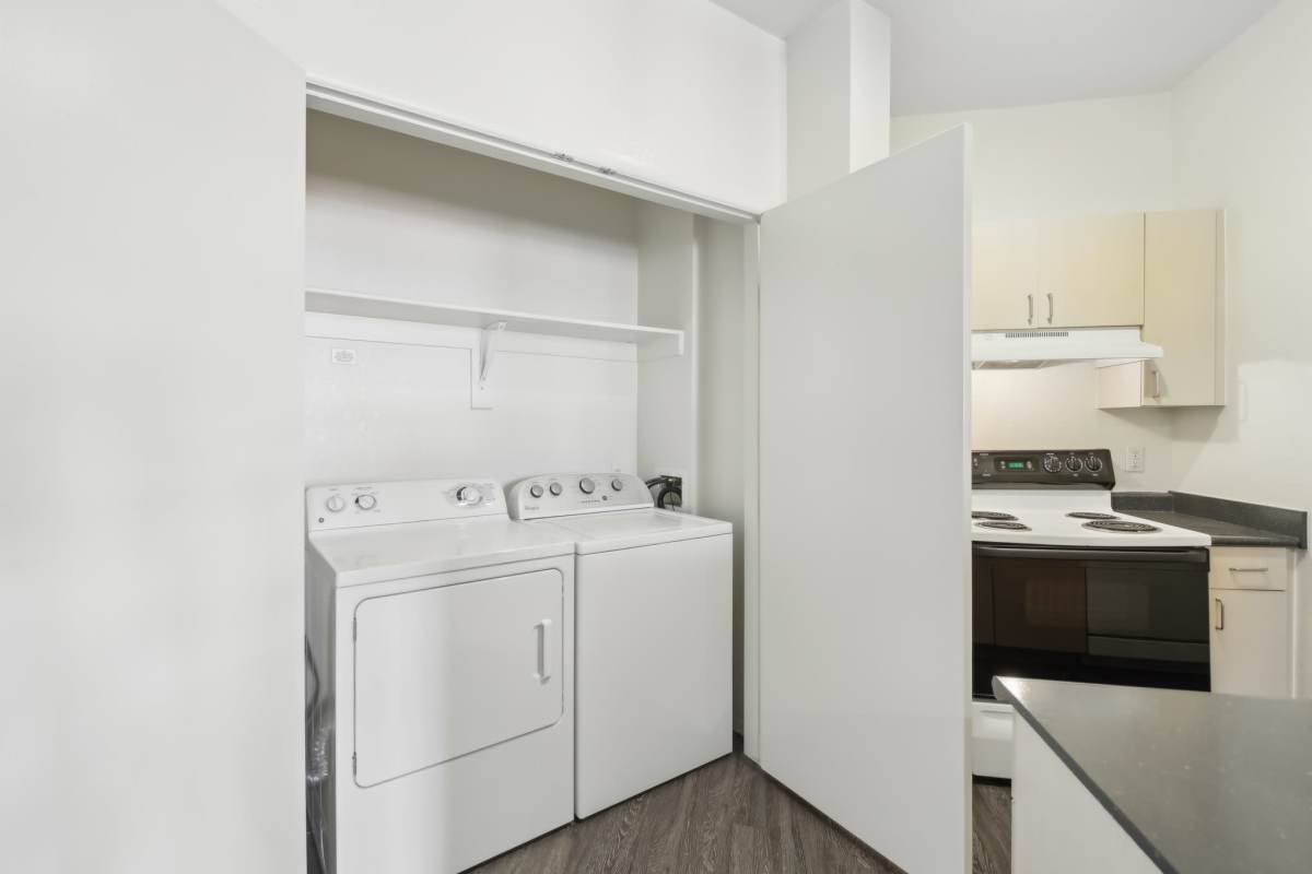 laundry closet with a washer and dryer