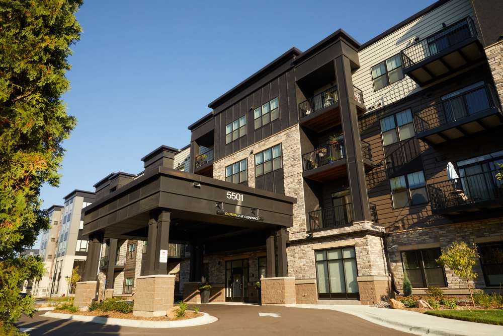 Covered drive-up entrance to SL Location 2 in Bend, Oregon