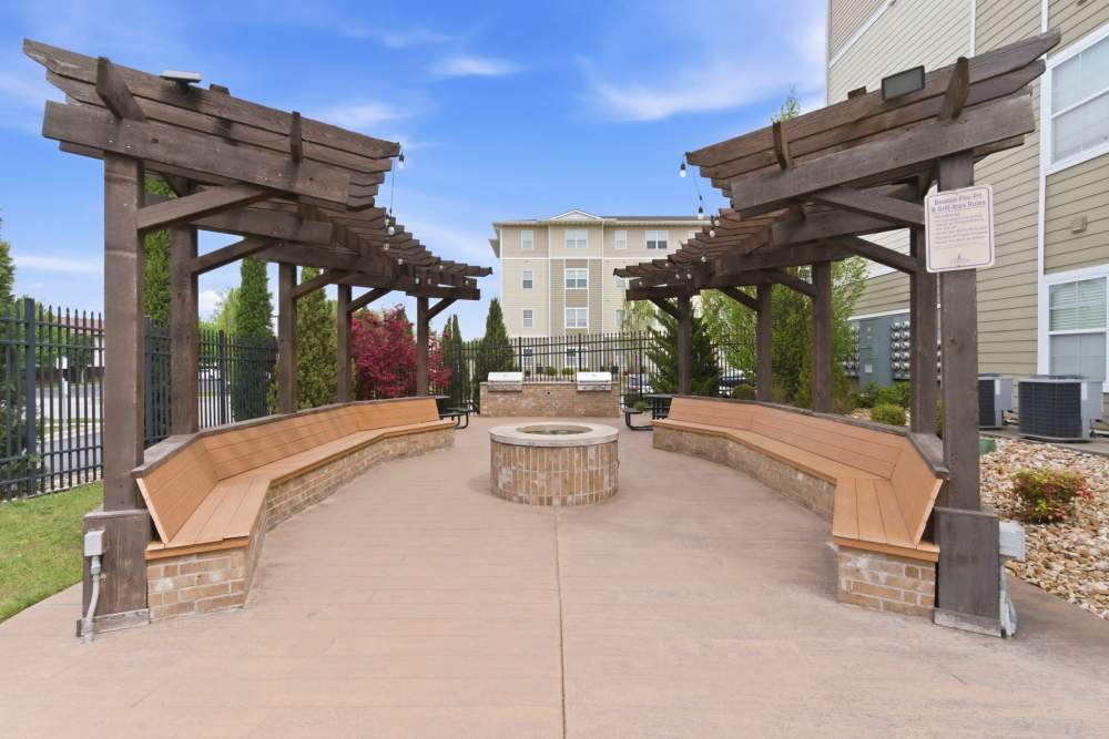 Outdoor pit at Beacon Springfield in Springfield, Missouri
