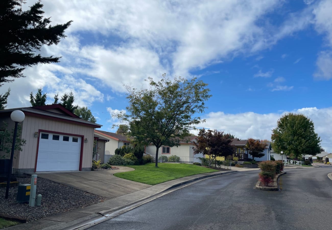 Houses with well maintained lawns at Littlebrook in Roseburg, Oregon