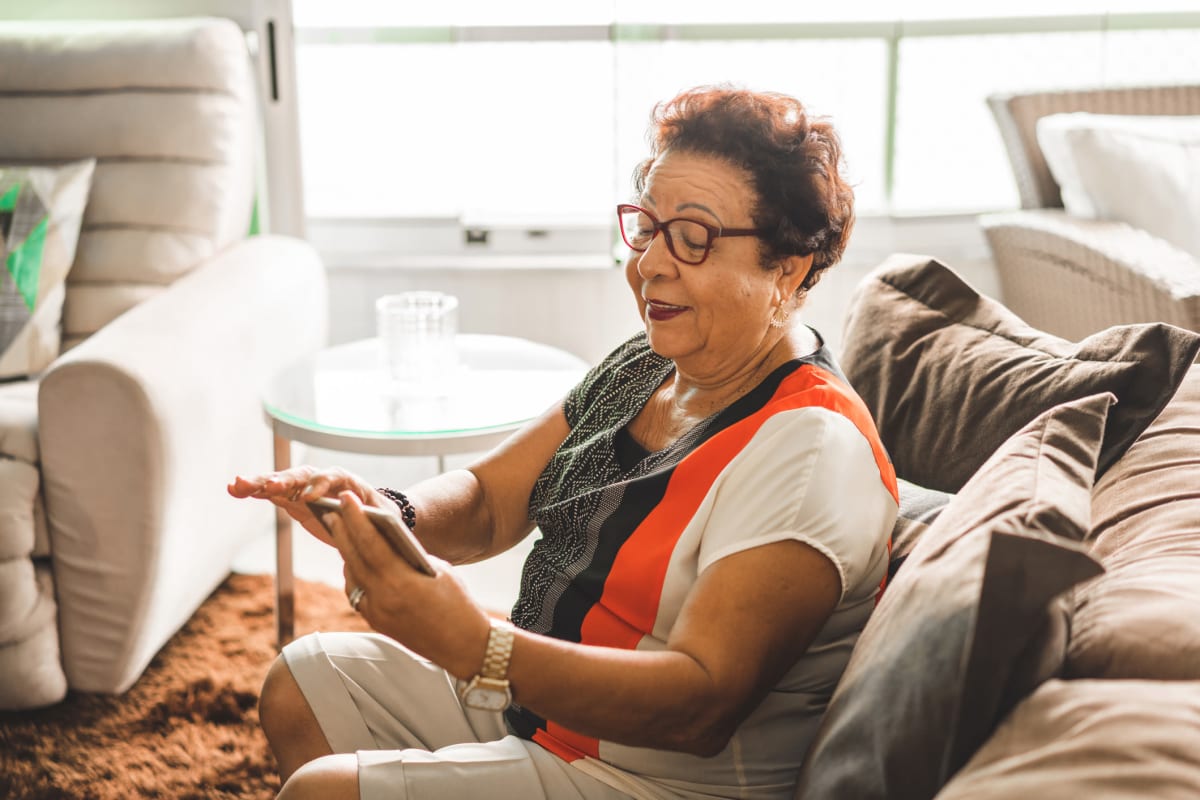 A resident using a smart phone at The Oxford Grand Assisted Living & Memory Care in Kansas City, Missouri