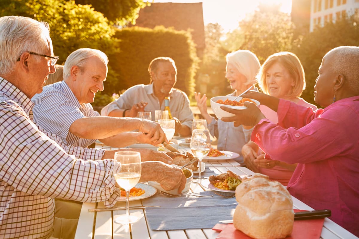 Residents Dining Outdoors at Monark Grove Clarkston in Clarkston, MI