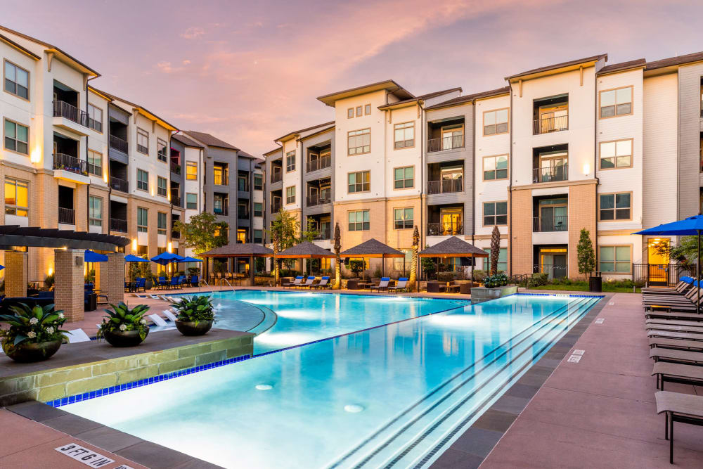 Enjoy Apartments with a Swimming Pool at The Abbey at Northpoint in Spring, Texas