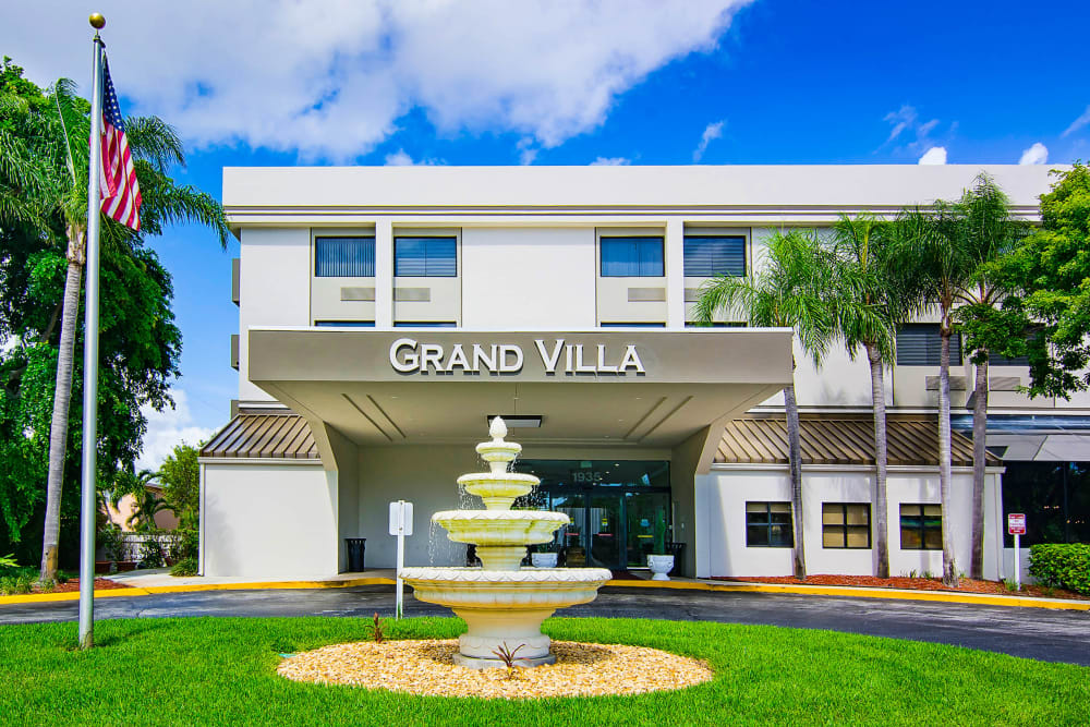 Fountain outside Grand Villa of Boynton Beach in Florida