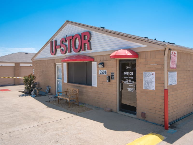 Exterior of the leasing office at U-Stor Hwy 161 in Irving, Texas