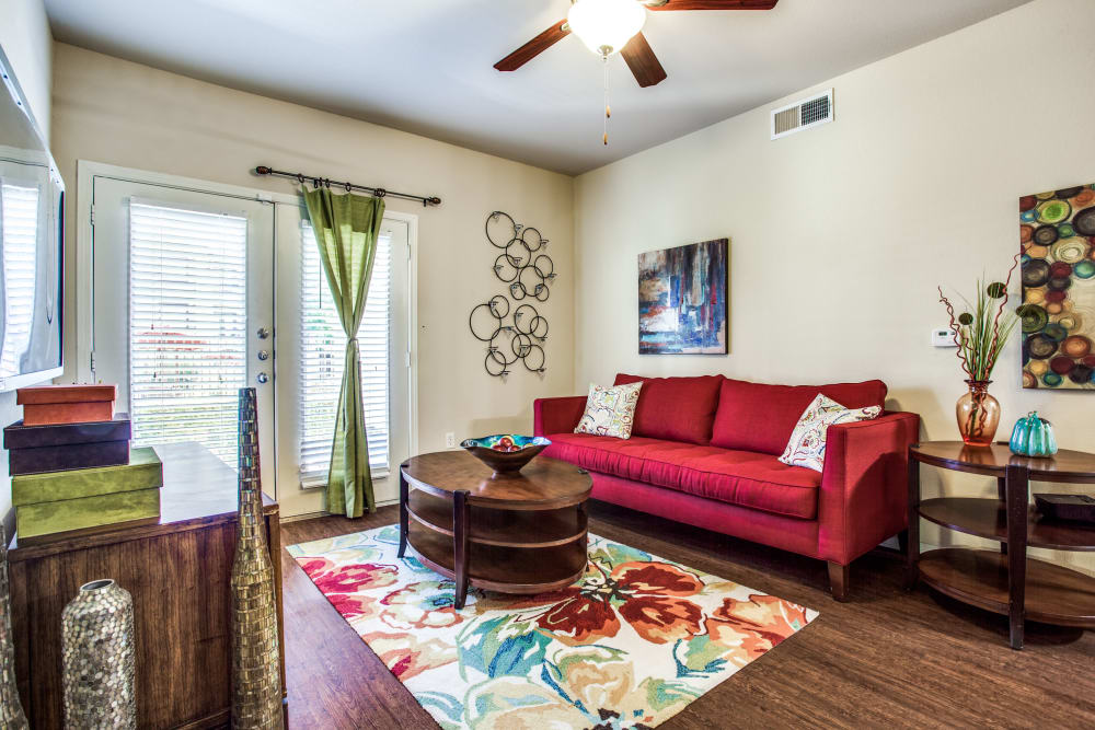 Photos of Arioso Apartments & Townhomes in Grand Prairie, TX