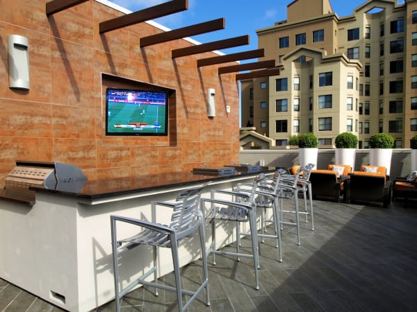 Roof-top bar seating with a flat-screen TV at Tower 737 Condominium Rentals in San Francisco, California