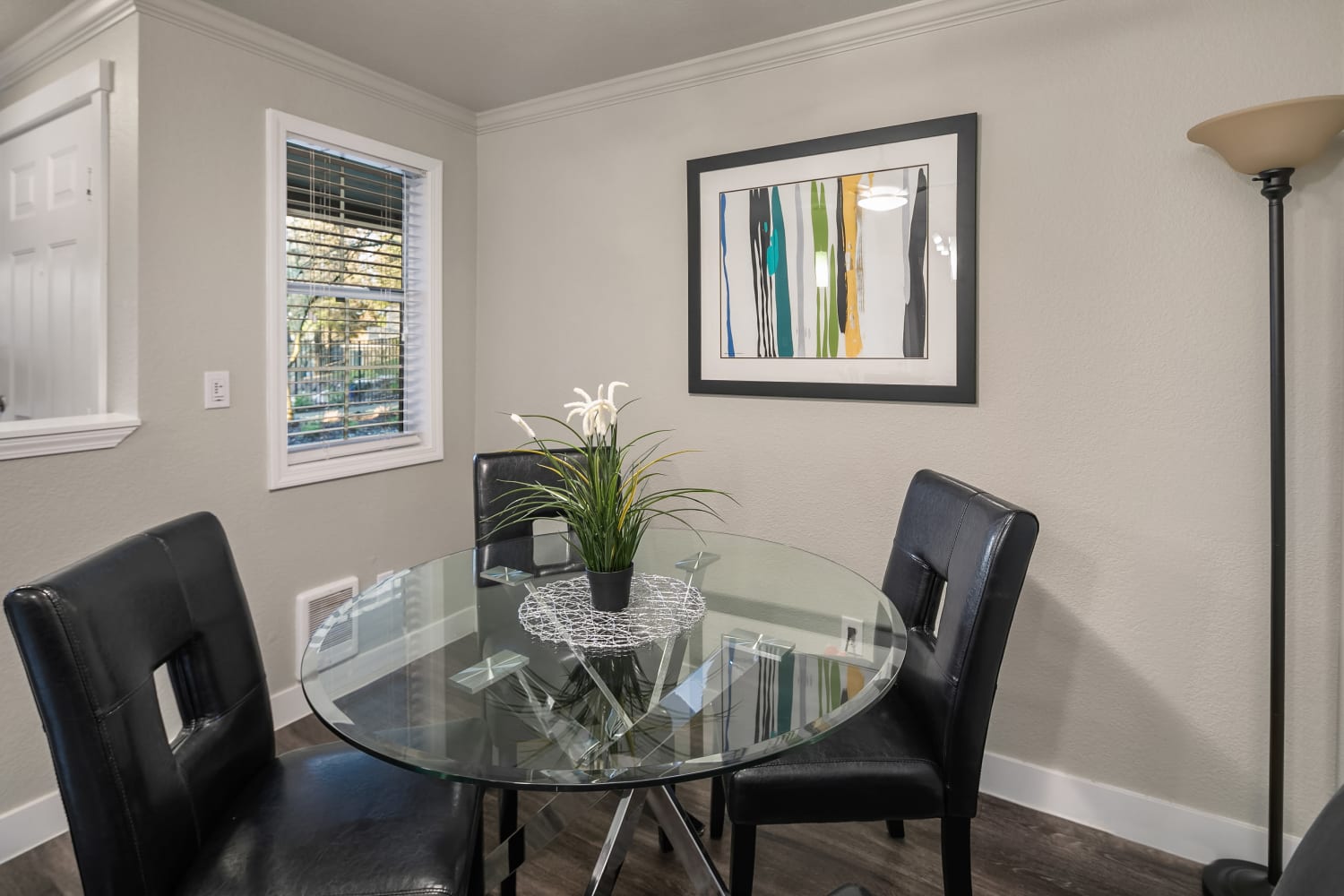 A furnished apartment dining room at Overlook at Lakemont in Bellevue, Washington
