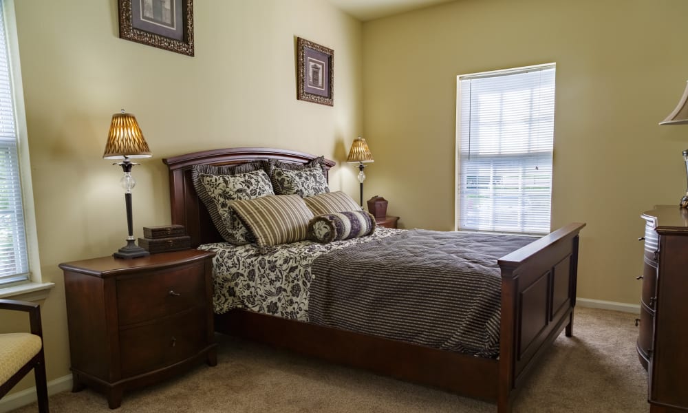 A large bedroom at Peine Lakes in Wentzville, Missouri