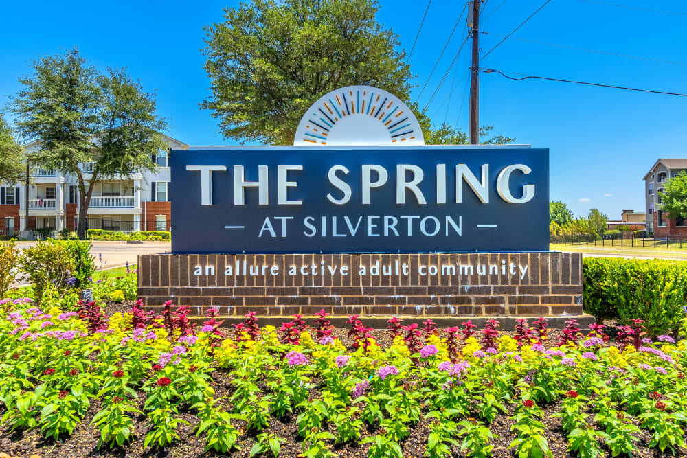 Directional sign welcoming guests to The Spring at Silverton in Fort Worth, Texas.