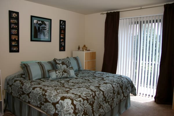Our apartments in Colonia, New Jersey showcase a beautiful kitchen