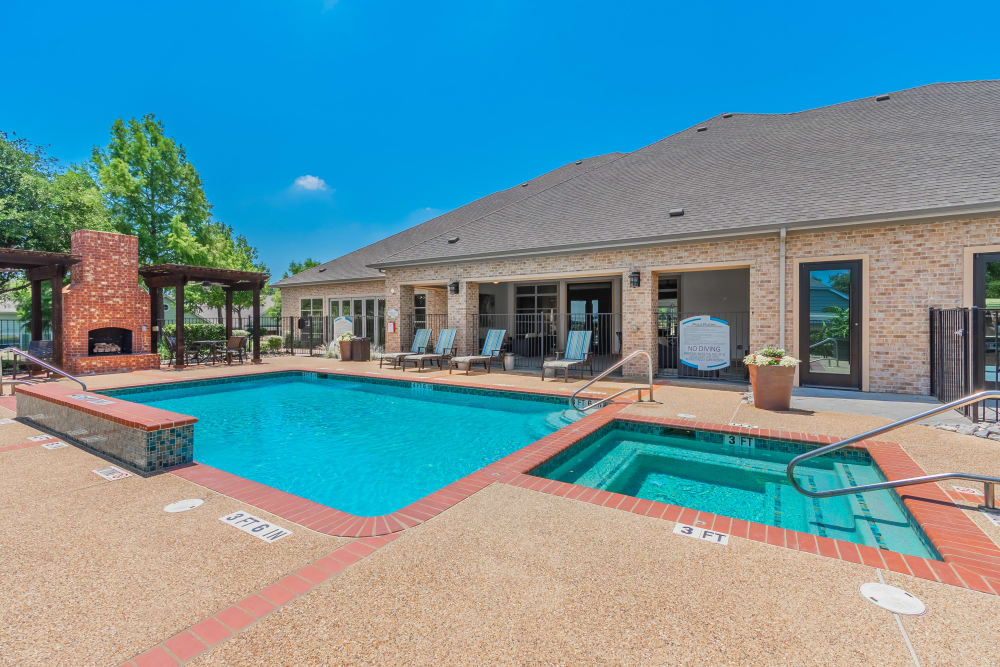 Resort-style pool and hot tub at Sunstone Village in Denton, Texas.