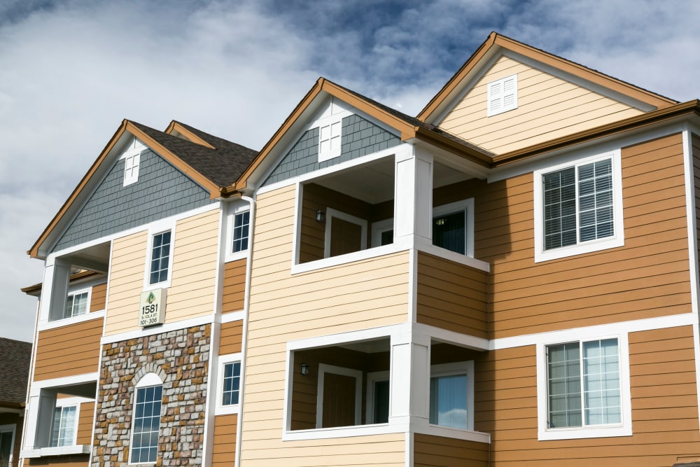 Exterior of an apartment building at Crestone Apartments in Aurora, Colorado