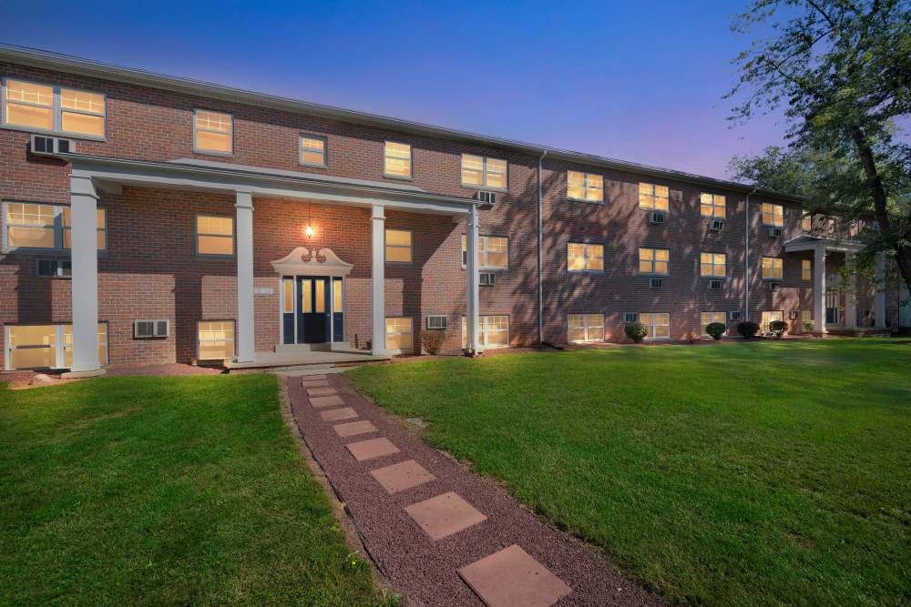 Courtyard at Ridgeview Apartment Homes in Reading, Pennsylvania