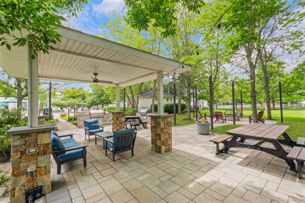 Grill and picnic area at Eagle Rock Apartments at Freehold in Freehold, New Jersey
