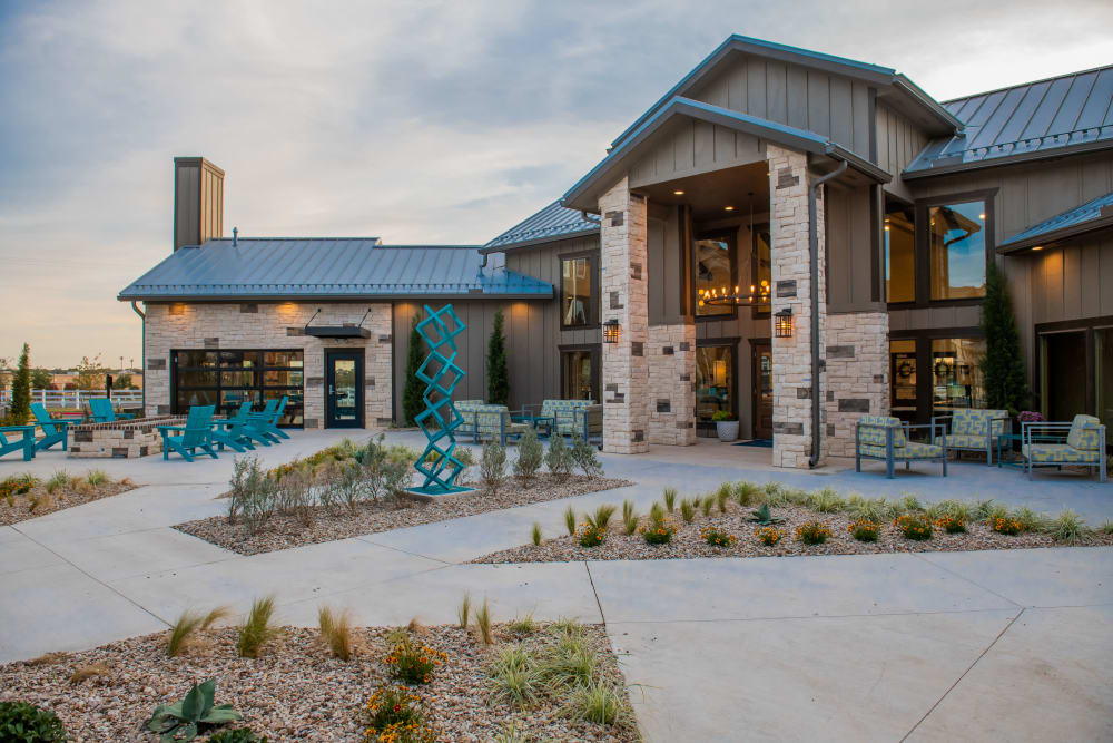 Fire pit and courtyards at Bend at New Road Apartments in Waco, Texas
