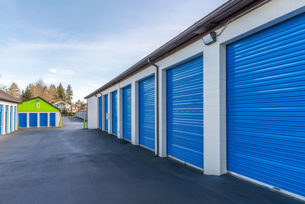 Wide drive aisles and roll up exterior doors at Kenmore Self Storage in Kenmore, Washington. 